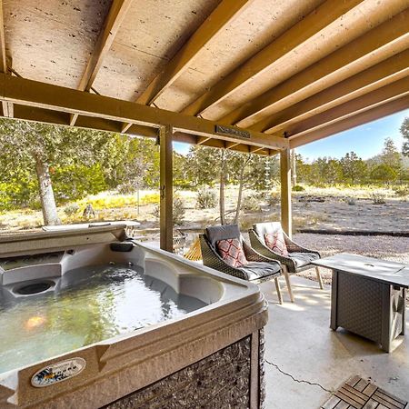 Peaceful Strawberry Cabin Fire Pit And Hot Tub Pine Экстерьер фото