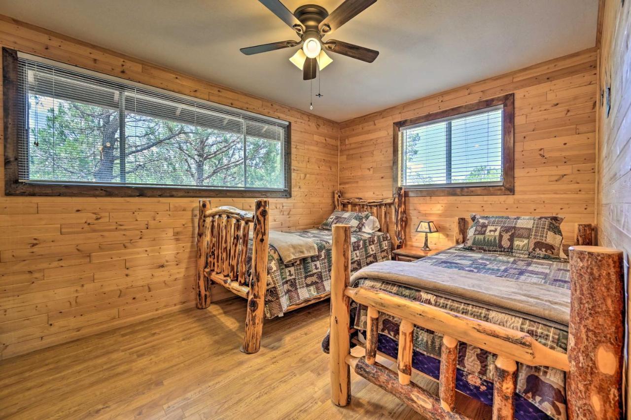 Peaceful Strawberry Cabin Fire Pit And Hot Tub Pine Экстерьер фото