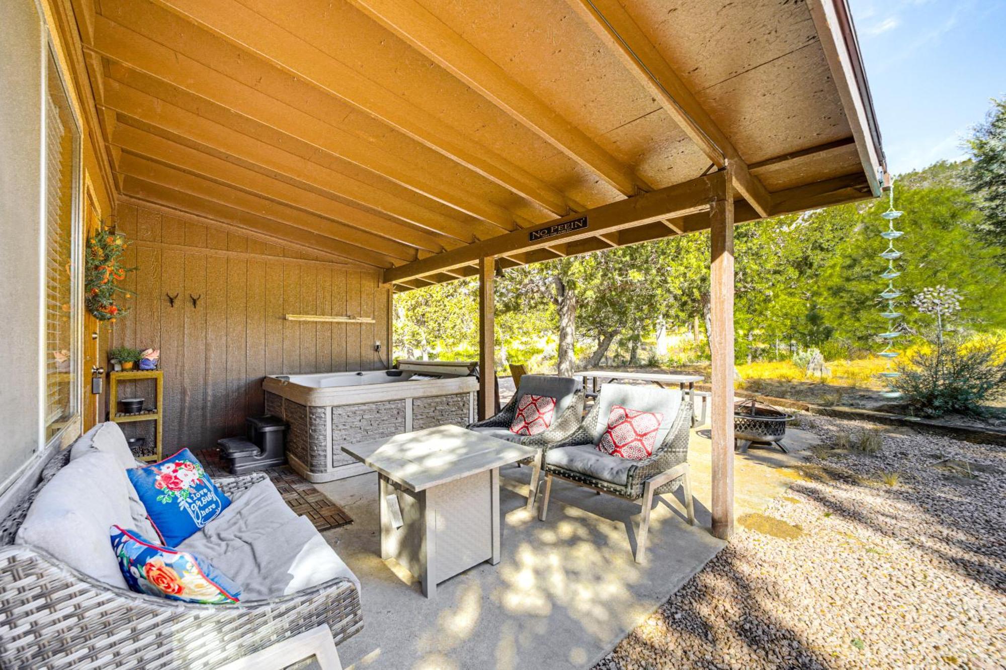 Peaceful Strawberry Cabin Fire Pit And Hot Tub Pine Экстерьер фото